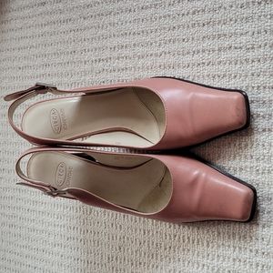 Dusty pink pointy toe heels